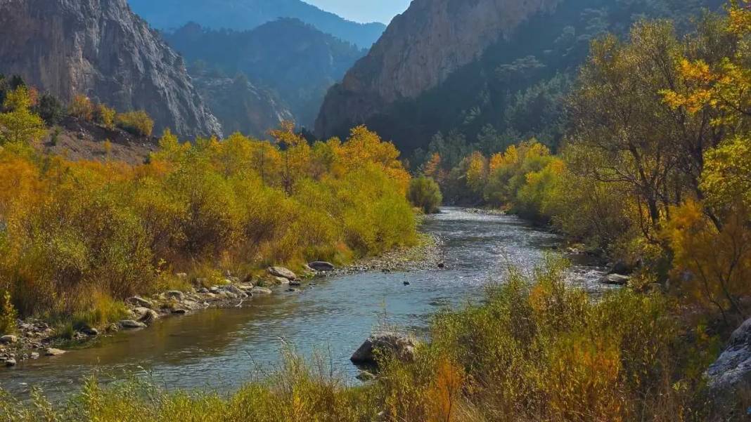 Adana’da Sonbahar Büyüsü: Kartpostalları Aratmayan Görüntüler! 2